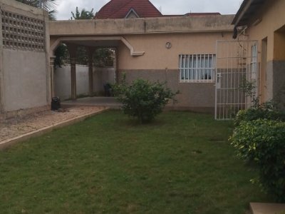 Adidogome Apedokoe : VILLA A LOUER