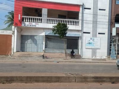 IMMEUBLE A VENDRE AU BORD DES PAVES DJIDJOLE
