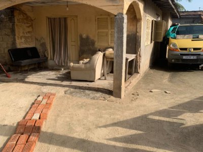 NYEKONAKPOE : UNE MAISON A VENDRE